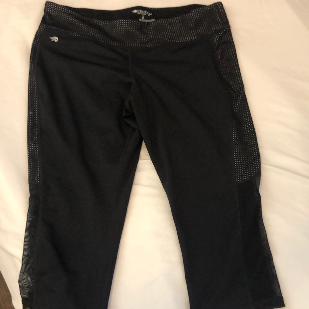 Capri leggings with side pocket worn once